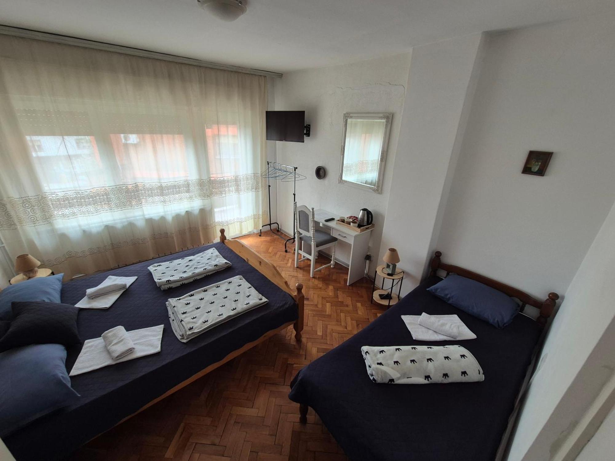 Prenociste Chardak Hotel Tuzla Exterior photo